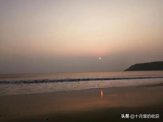 驴友拿出她的吃的跟我们分享