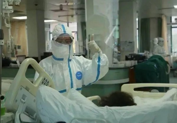 沈阳本次疫情首位确诊患者去世,致其去世的原因是什么?