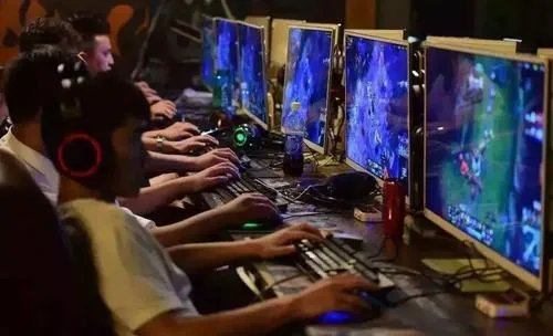 网瘾少年多是父母的原因造成的！你知道这是为何吗？