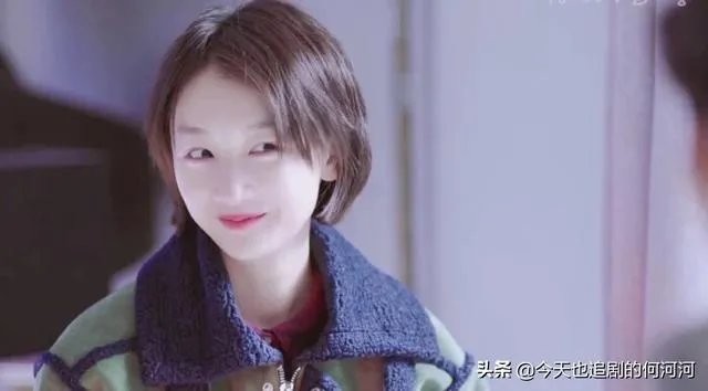 为什么周冬雨年纪不大但是在圈里的人脉这么广？