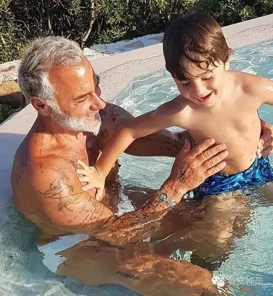 这位大叔没有90岁，值得你爱的不仅是肉体！