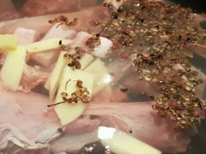 清汤火锅底料有怎样的做法？