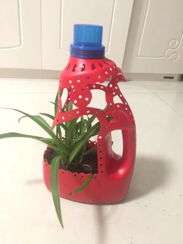 洗衣液瓶子做花盆制作方法图片