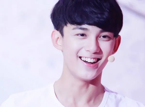 吴磊向赵露思炫耀，我身材是不是很好，赵露思的反应，太真实，咋回事？