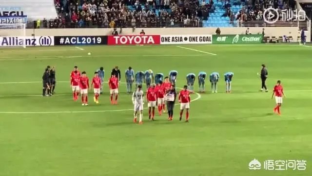 大邱球员疑似集体向恒大球员鞠躬，这是韩国足球文化还是在送别过气的亚冠冠军？