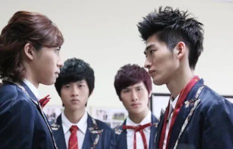 《一起来看流星雨》的片尾曲叫什么名字?