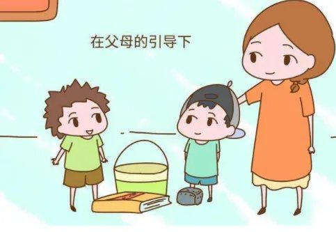 西安地铁车厢内家长带男童小便