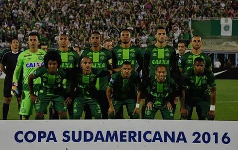 坠毁的巴西沙佩科恩斯球队飞机上有哪些巨星？