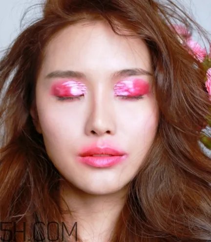 2018流行什么妆容？2018女性流行妆容