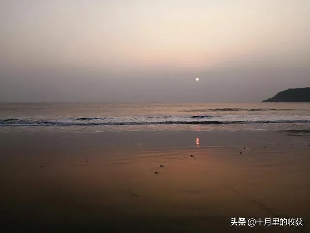 驴友拿出她的吃的跟我们分享