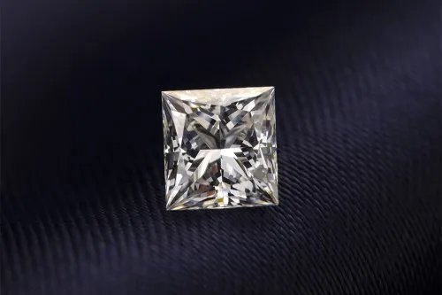 怎么挑选裸钻 三种鉴别裸钻真假的方法