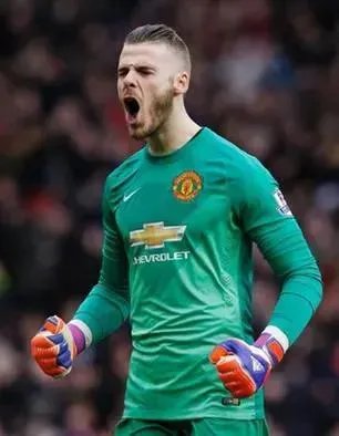 怎么评价《天下足球》评选的“黄金十年”最佳阵容？