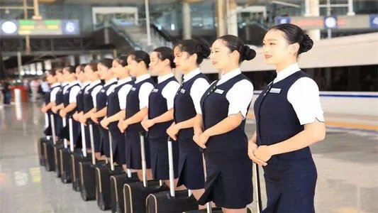 为什么高铁上的乘务员到站后不下车？