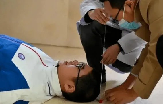 14岁男孩身高2.21米，这对他的生活有影响吗？