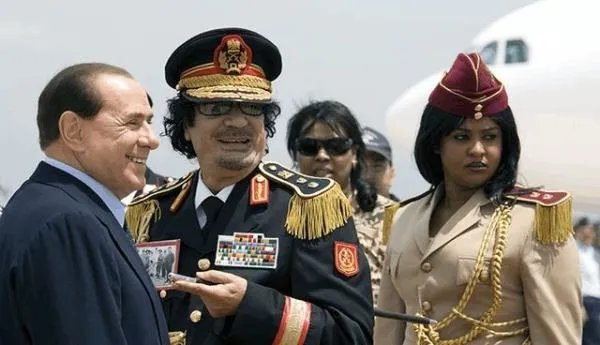 卡扎菲推翻了伊德里斯王朝，架子大的他当年访华时到底有多牛？