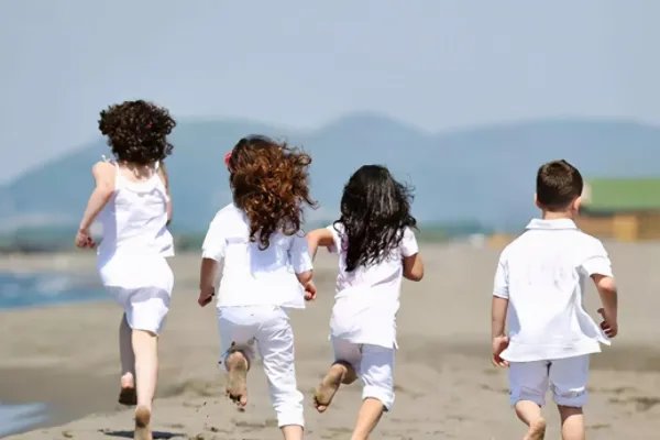 关于穷养好还是富养好，两者的差别是什么？家长应当怎么做？