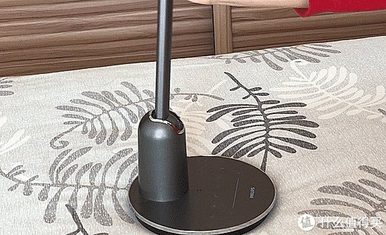 给孩子创造一个舒适的用眼环境—飞利浦轩坦护眼台灯测评体验