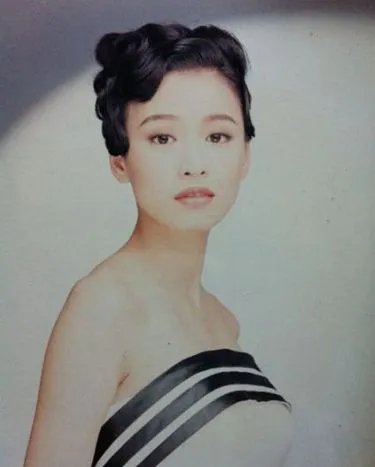 张庭年轻照片曝光 网友赞：美丽一如往昔