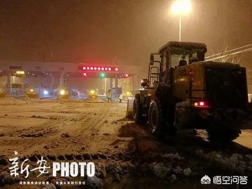 如何看待“雪天救护车被堵在高速，六安交警逆行送病患”这件事？