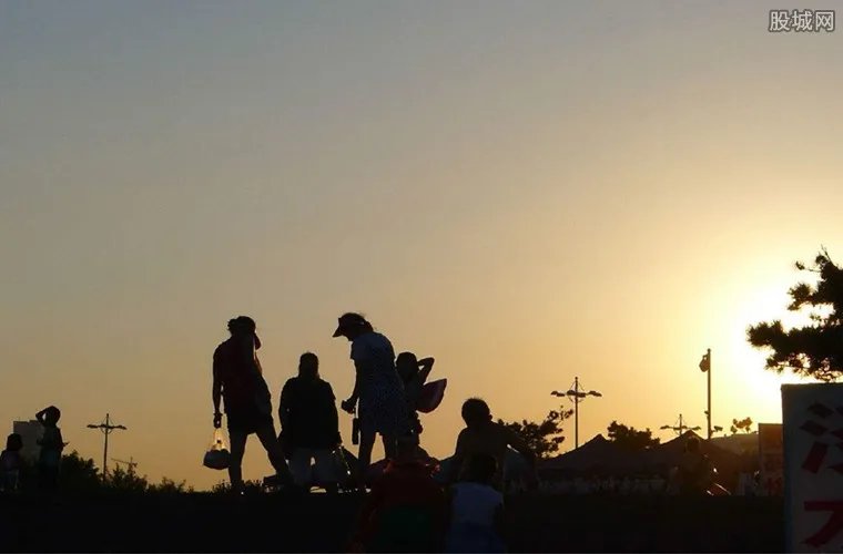 旅游低价团藏玄机 导游强制诱导游客购物