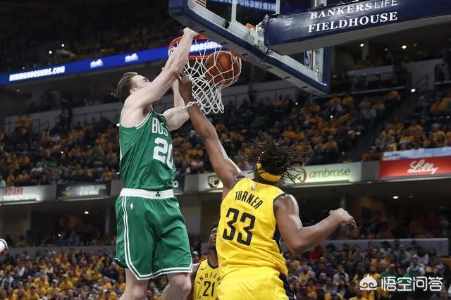 绿军横扫步行者，雄鹿横扫活塞也在即，季后赛次轮两队再狭路相逢，会擦出怎样的火花？