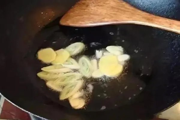 清汤火锅底料有怎样的做法？