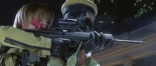 新警察故事2004版用的什么枪