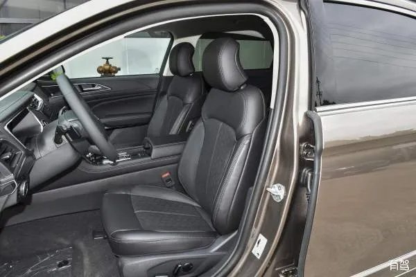 福特金牛座发动机质量怎么样?它的小毛病多吗？