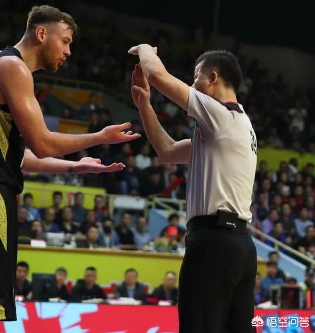 山东高速与浙江广厦的半决赛刚开始,睢冉就被罚下,对此你怎么看?