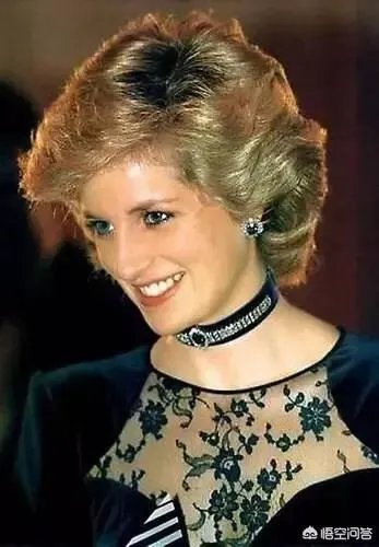 凯特金色战袍是致敬戴妃的