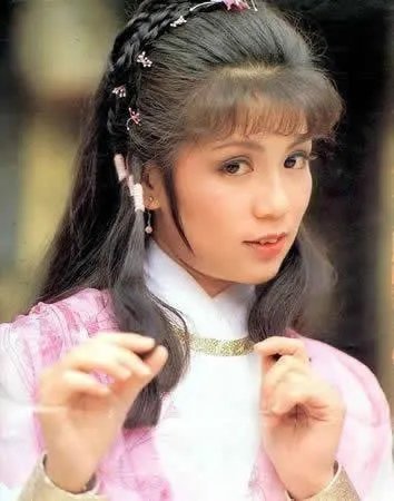 新版射雕中李一桐扮演的黄蓉能超越83版翁美玲吗?