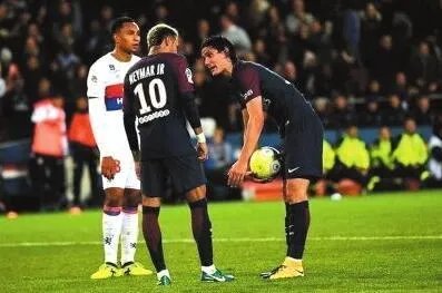 为什么卡瓦尼不敢惹伊布,但是对内马尔很不友好?