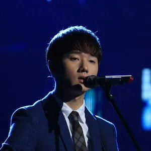 《中国新歌声》第一季的冠军是谁?