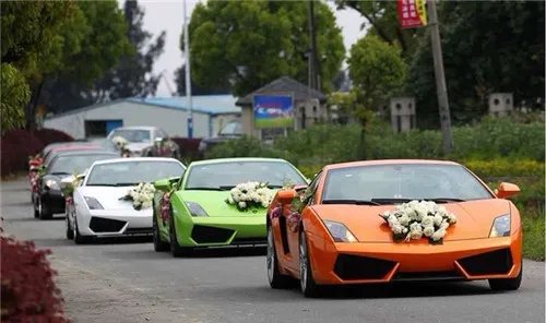 豪华婚车租赁需要多少钱 婚车车队多少辆比较好