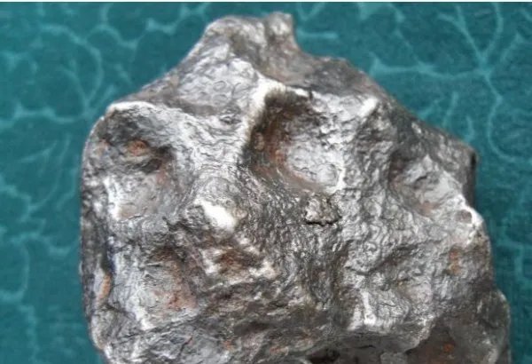 日本在小行星“龙宫”样本中首次发现液态水，该行星是否有生命？