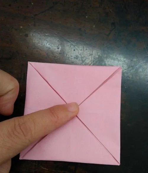 怎么用折纸制作糖果盒子