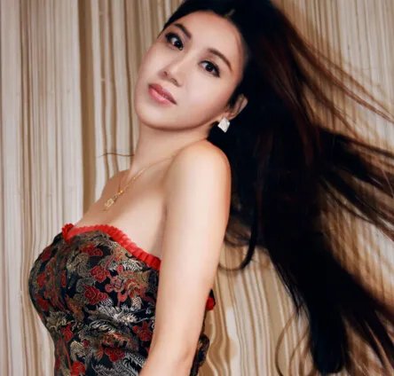 【图】车模莫露露曝惊人尺度照片   莫露露疑系浴室挑逗门主角