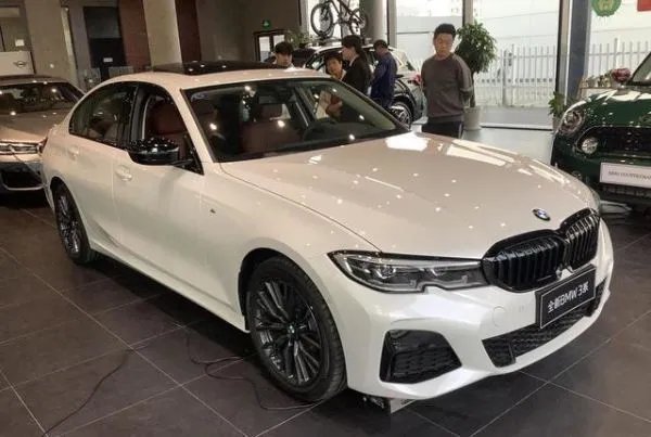 2021款宝马3系实车到店！最高优惠4.52万元