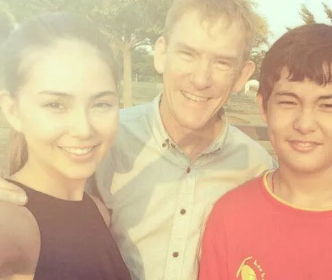 昆凌爸爸妈妈是谁引争议 其身世家境遭起底