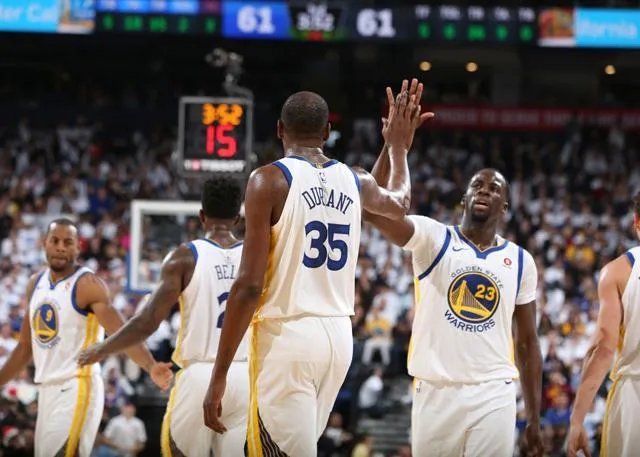 杜兰特防守犯规，裁判判詹姆斯失误，你怎么看？