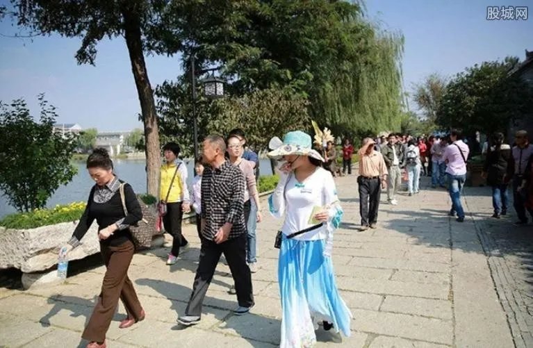 旅游低价团藏玄机 导游强制诱导游客购物