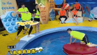 胡歌仰脸自拍用鼻孔看人，胡歌还有哪些搞怪的日常？