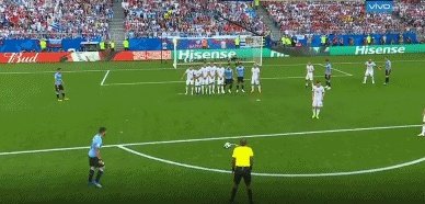 为什么现今一些足球比赛任意球破门很少出现？