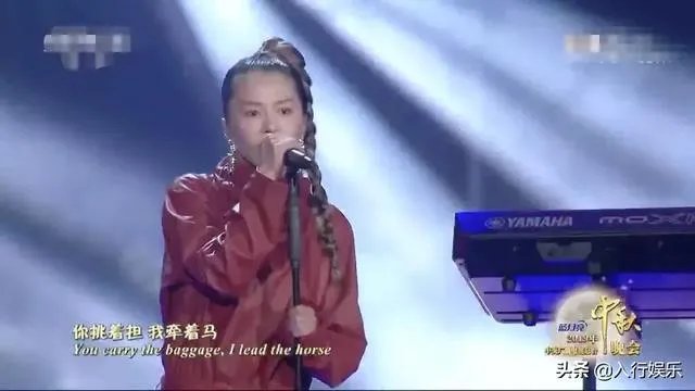 谭维维改编的摇滚《敢问路在何方》，为何大家反响如此强烈？