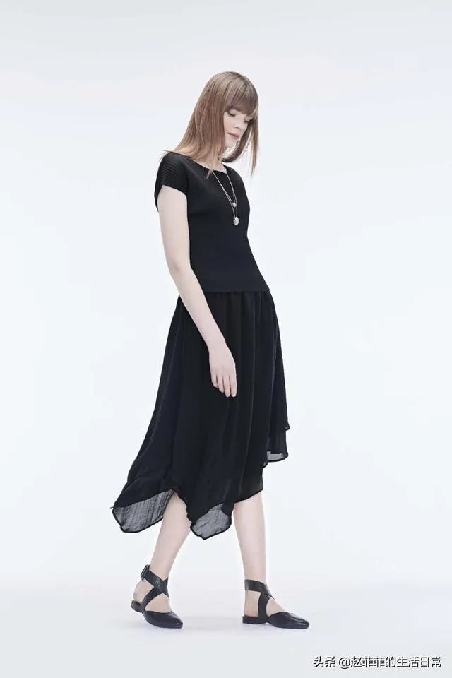 有哪些设计简单上身有气质的女装品牌？