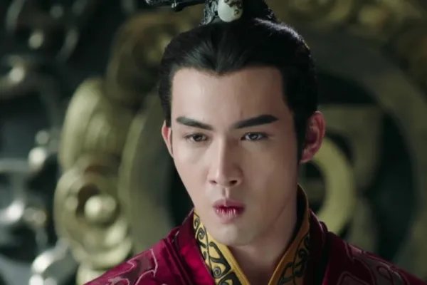 嬴政是吕不韦之子么,他和吕不韦有何关系?