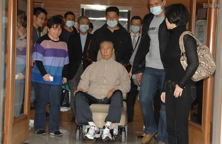 为什么何鸿燊7月才出殡 葬礼扶灵人安排出来了吗？