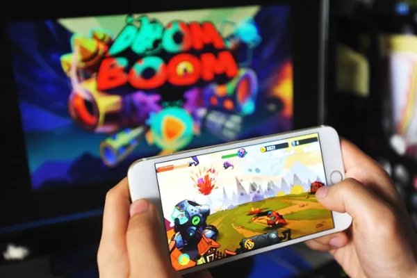 男子玩游戏花15万，妻子:一天吃一顿攒下，游戏公司应该退钱吗？