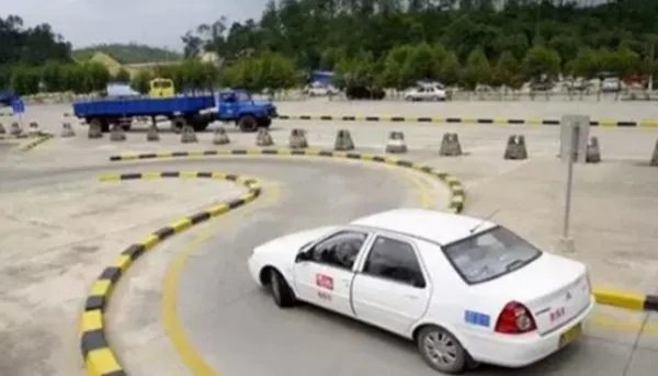 一男子为获得驾照考192次仍未通过，为何驾照考试对某些人来说很难？