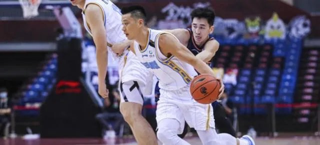 首钢和新疆队比赛中，得分状态最好的林书豪在末节坐冷板凳，这是怎么回事？